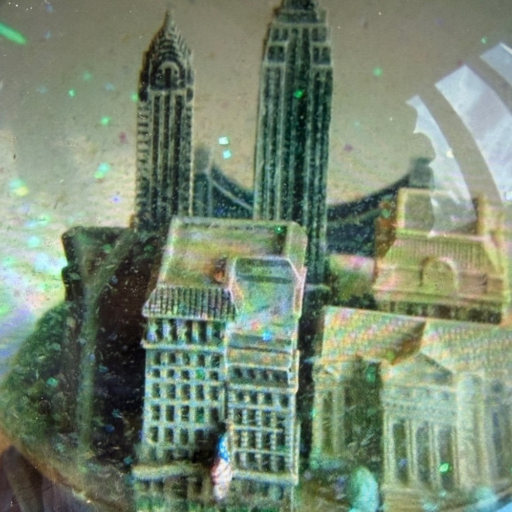 New York Snow Globe with Musical Twin Towers Lord & Taylor NIB